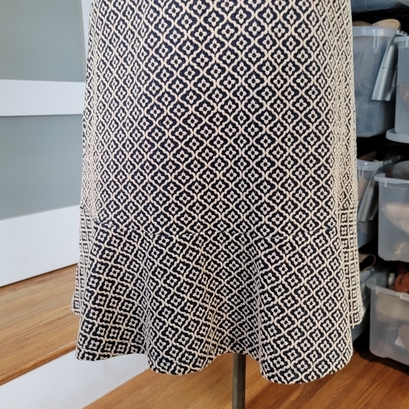 Loft Tan and Navy Geometric Flared Hem short Sleeve Dress Size 2 - Picture 4 of 16